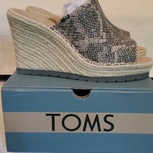 TOMS Monica Mule NWT